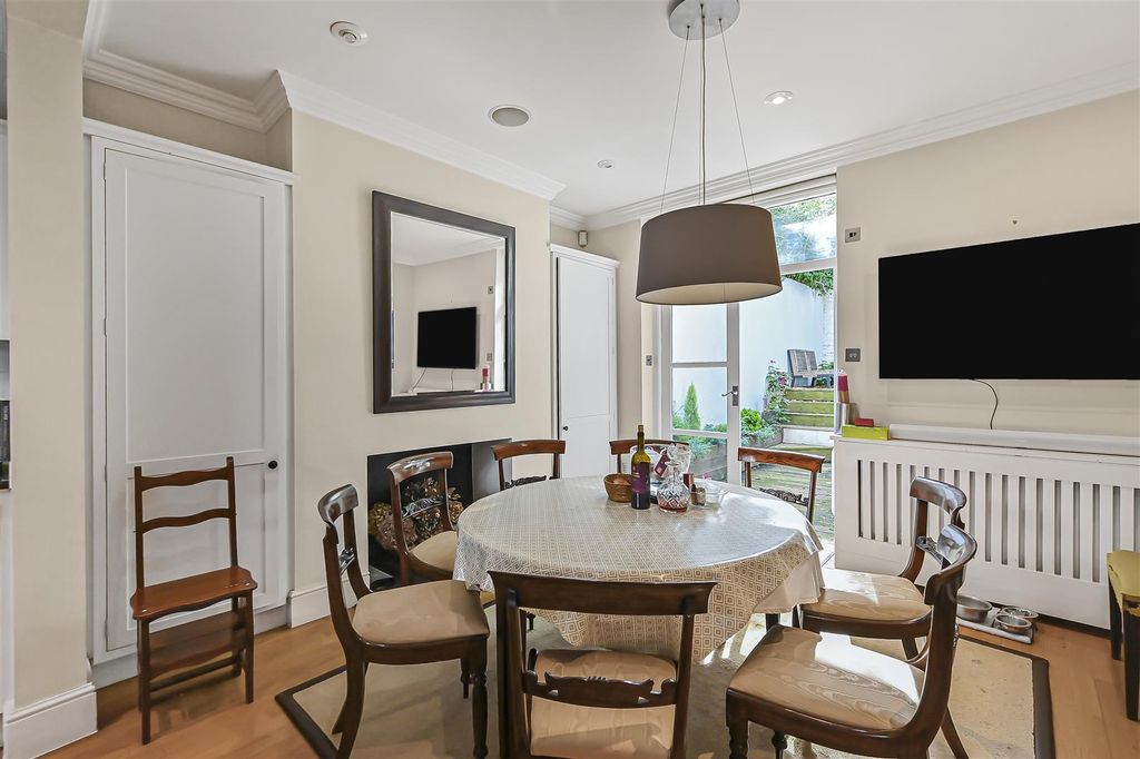Property photo 3 of 12 37-Limerston-Street10.Jpg