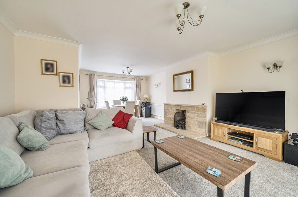 Property photo 2 of 29 1409993-10-698625...