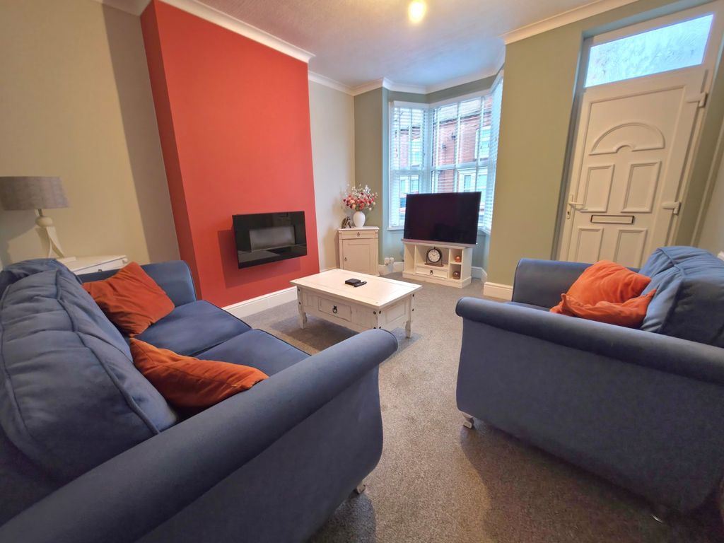 Property photo 2 of 13 Lounge