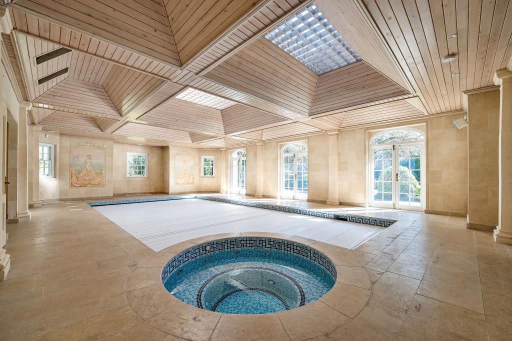 Property photo 3 of 23 Swimming Pool