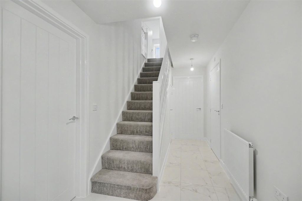 Property photo 3 of 43 Entrance Hall.Jpeg