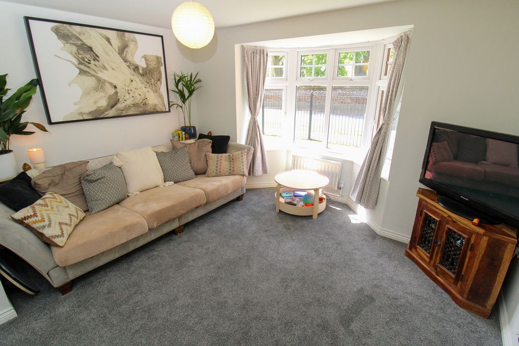 Property photo 2 of 17