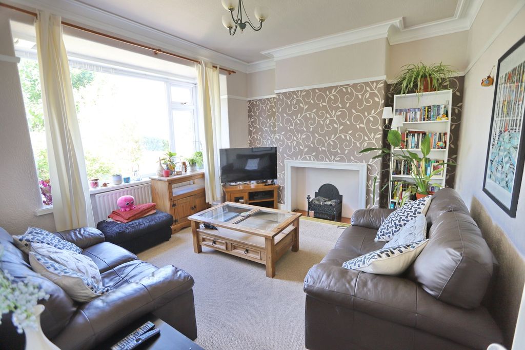 Property photo 2 of 18