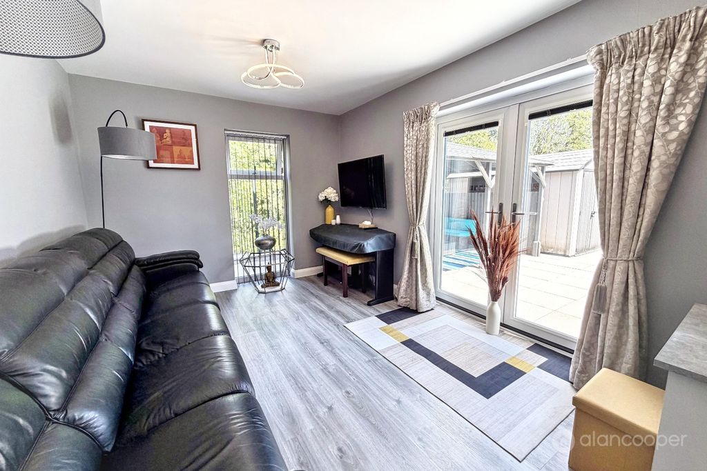 Property photo 2 of 31 5292544