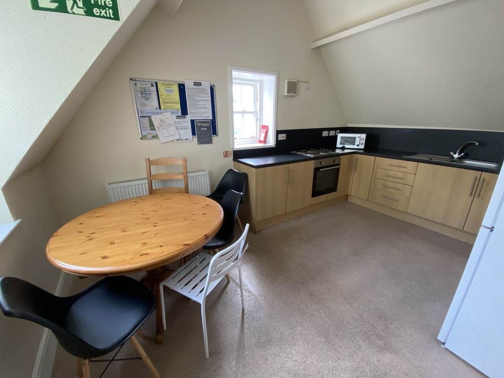 Property photo 3 of 9 Kitchen Seating Area