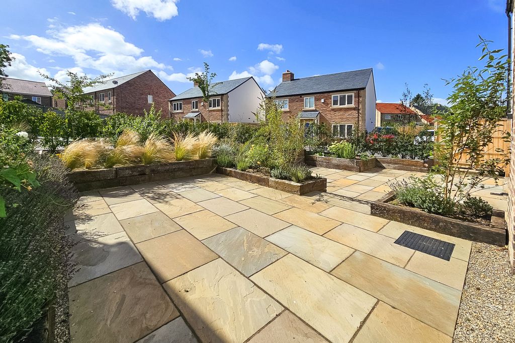 Property photo 3 of 35