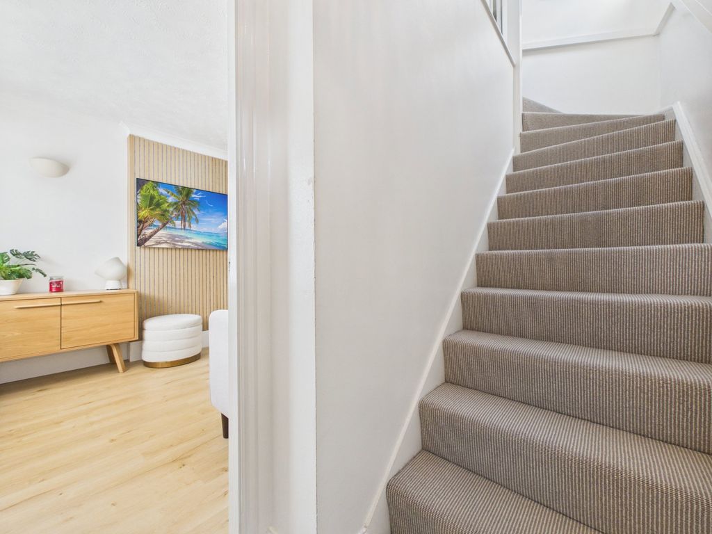 Property photo 3 of 33