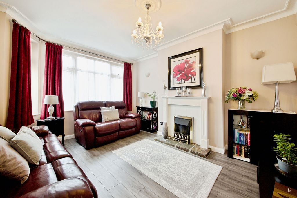 Property photo 2 of 19 Pbox-Img.Jpg