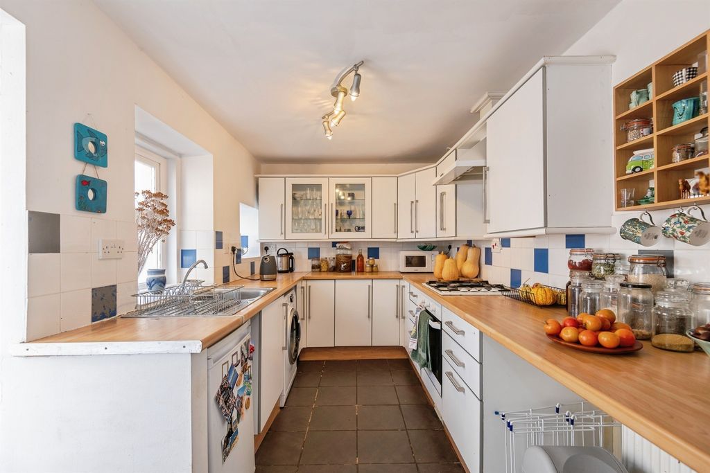 Property photo 3 of 13