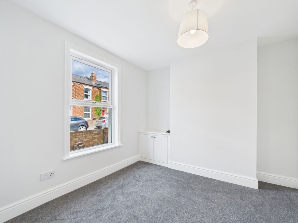 Property photo 3 of 9 Cam01740G0-Pr0395-Still001
