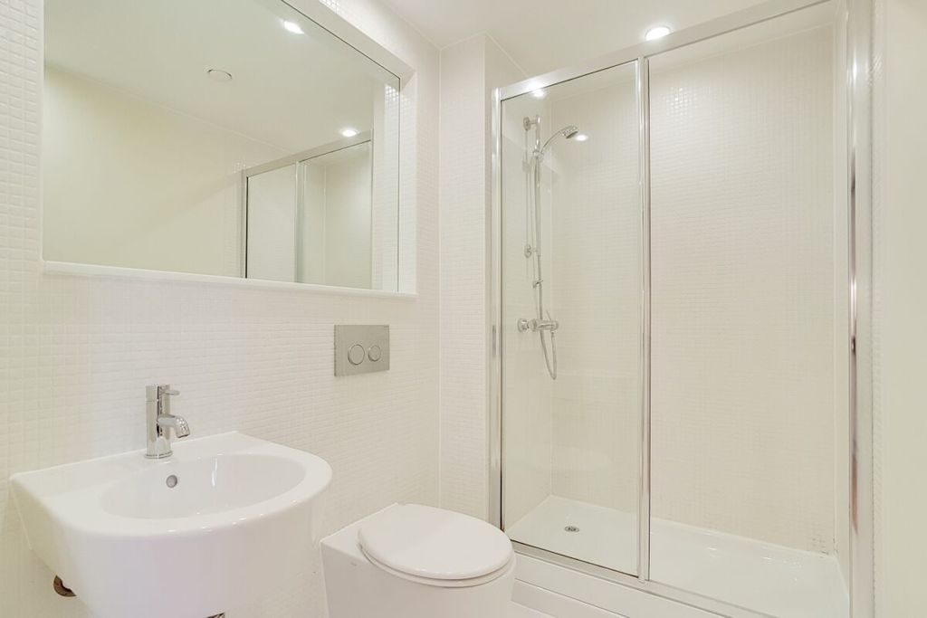 Property photo 3 of 11 11_Bathroom_1