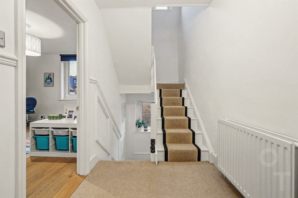 Property photo 2 of 16 Hallway