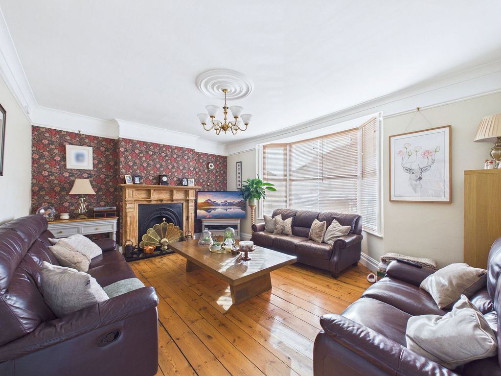 Property photo 2 of 27