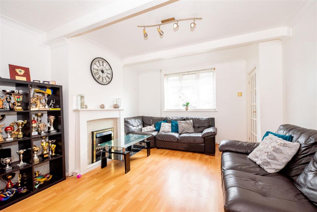 Property photo 2 of 11