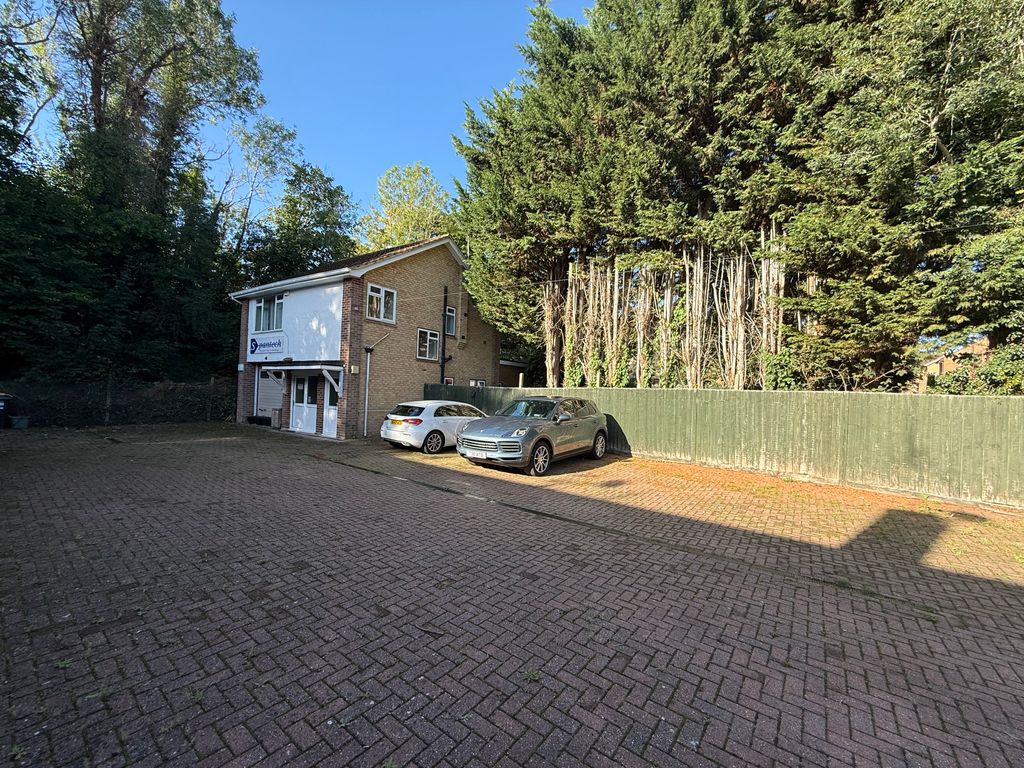 Property photo 2 of 8