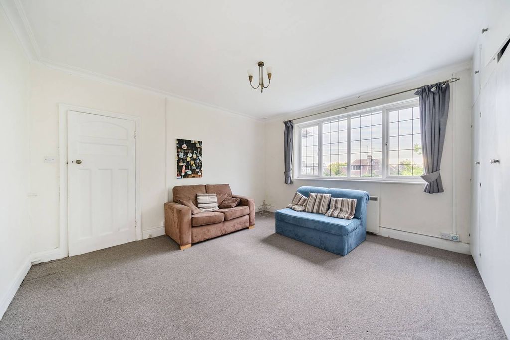 Property photo 3 of 8