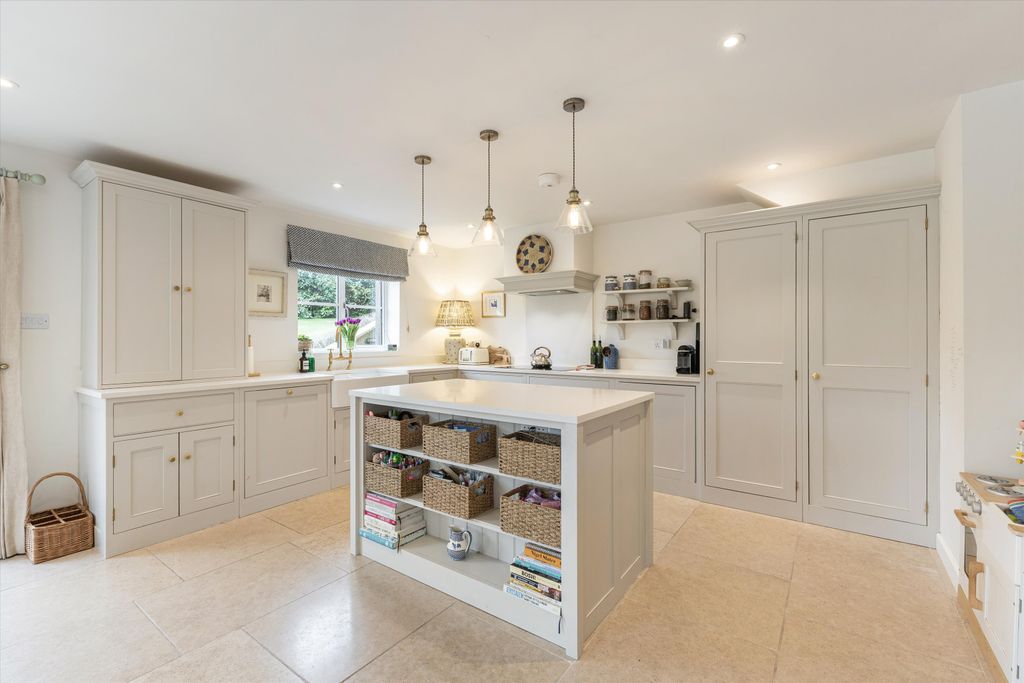 Property photo 3 of 13 Image