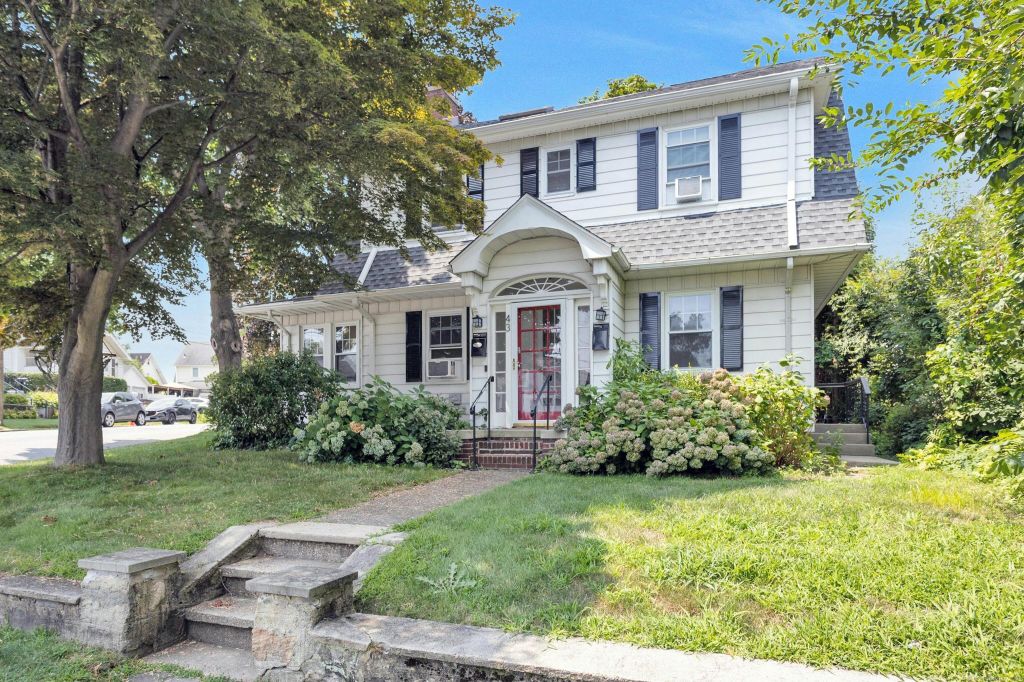 Property photo 1 of 2