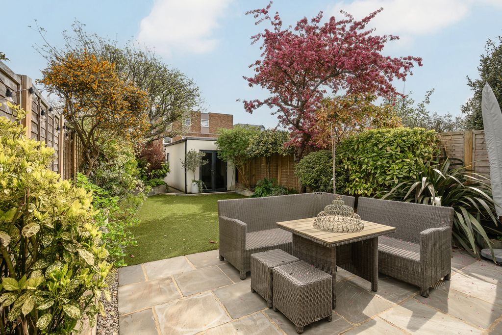 Property photo 3 of 16 Picture No. 15