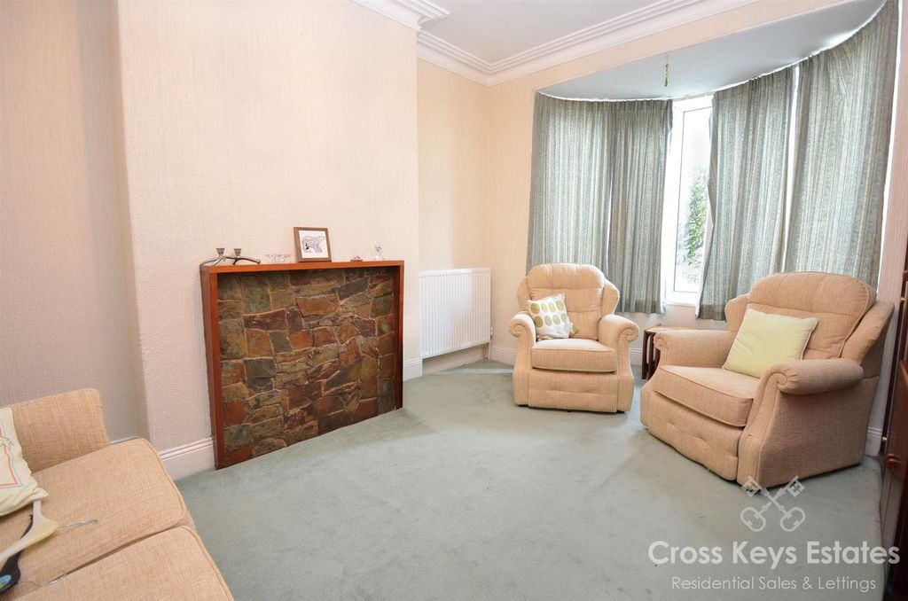Property photo 3 of 23 Sitting Room