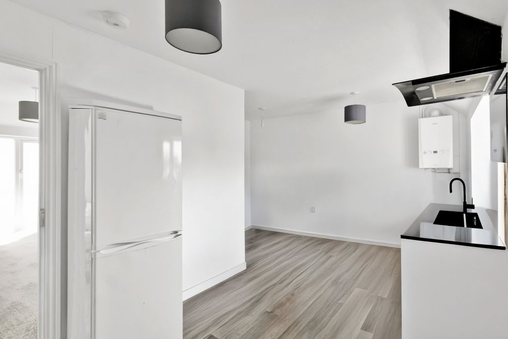 Property photo 2 of 5 Picture No. 23