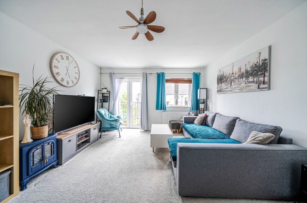 Property photo 2 of 12 1525723-11-1A0ee0...