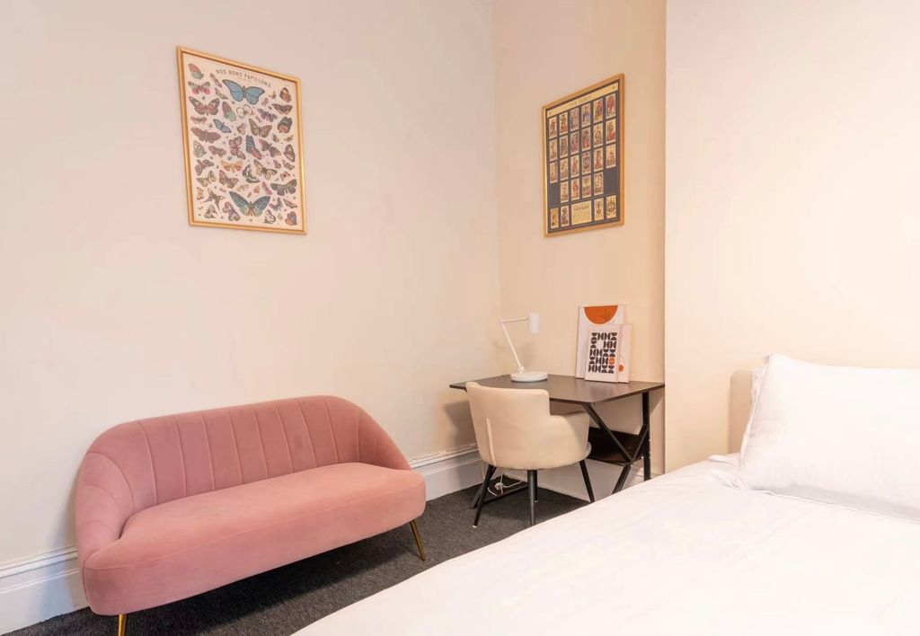 Property photo 3 of 25