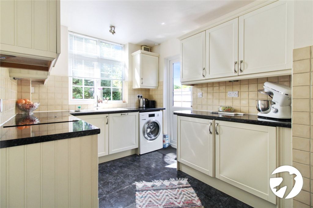 Property photo 3 of 17 Kitchen