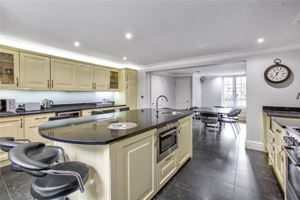 Property photo 3 of 40 Picture No. 22