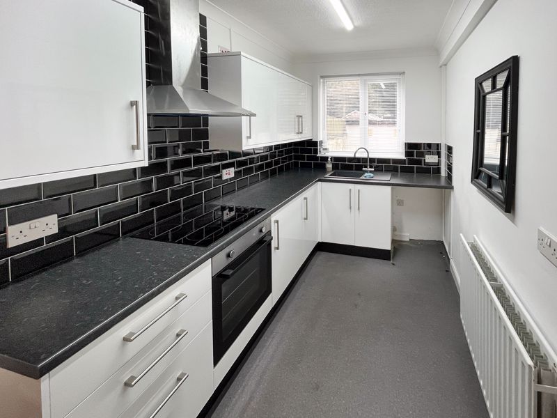 Property photo 3 of 10 Kitchen
