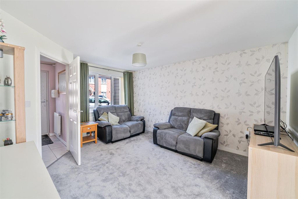 Property photo 3 of 18 Living Room