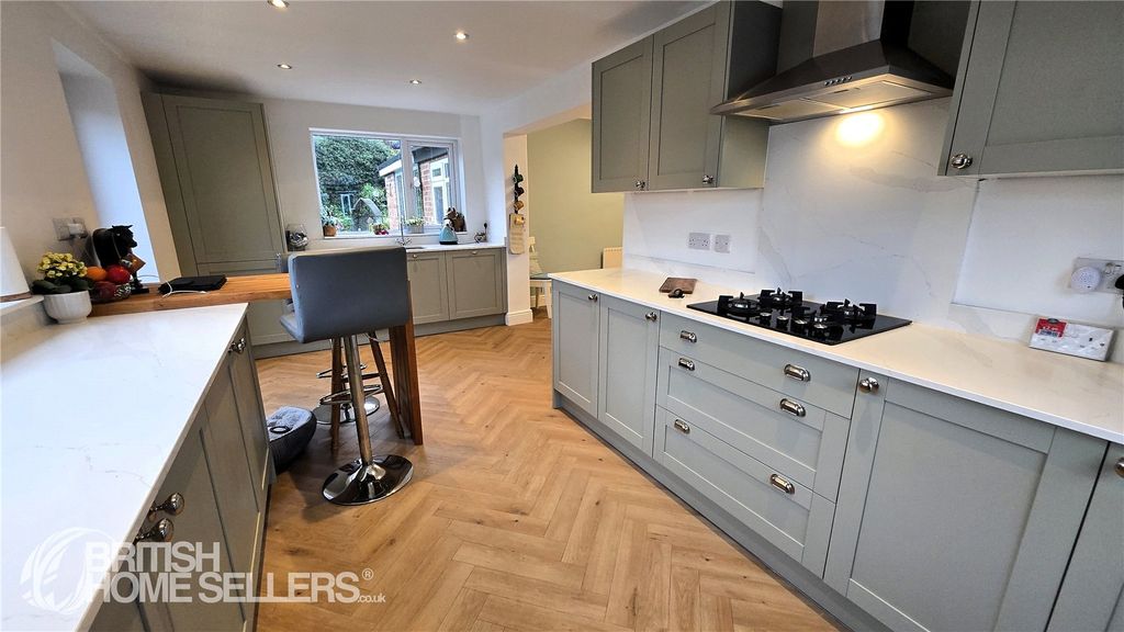 Property photo 2 of 19 Picture No. 16