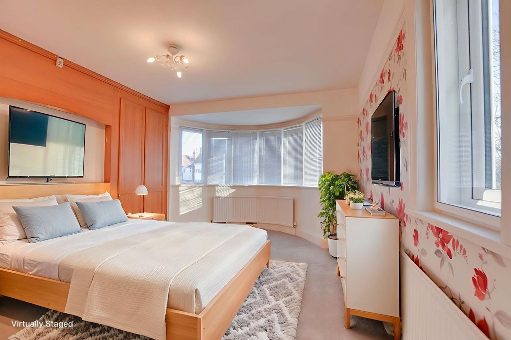 Property photo 3 of 33