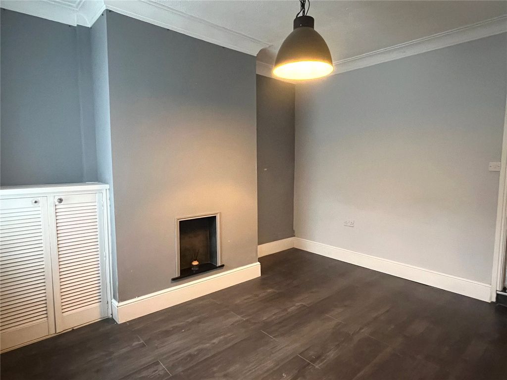 Property photo 3 of 15 Lounge