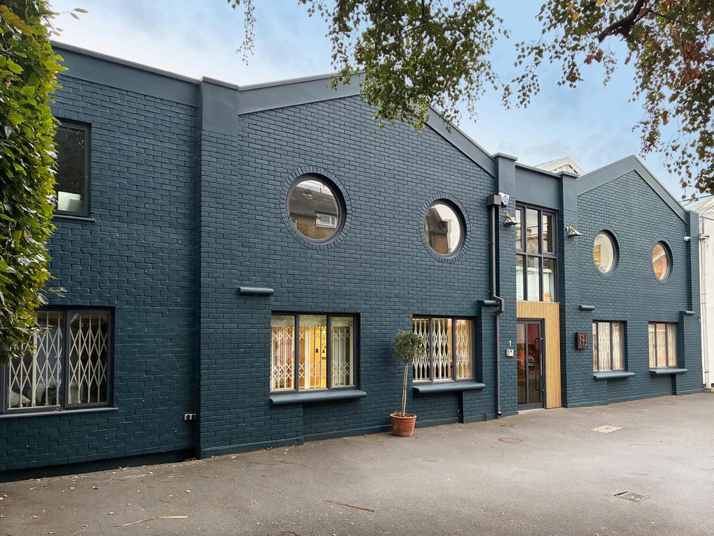 Property photo 1 of 8 Vencourt Place Hammersmith W6 1 Ext5.Jpg