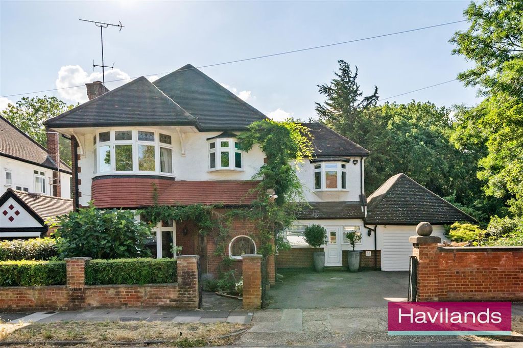 Property photo 1 of 25 The Chine-22.Jpg