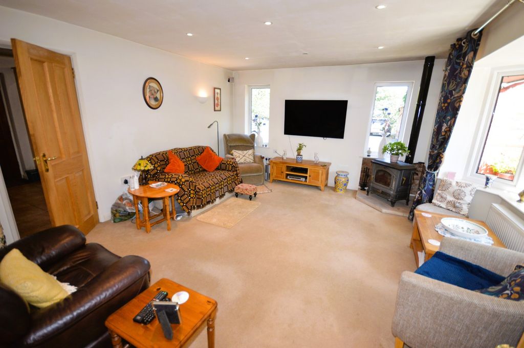 Property photo 3 of 32 Picture No. 04