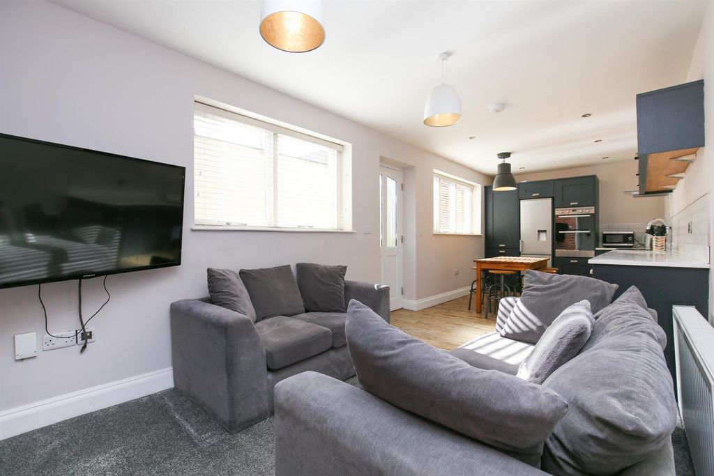 Property photo 3 of 14 St 8.Jpg