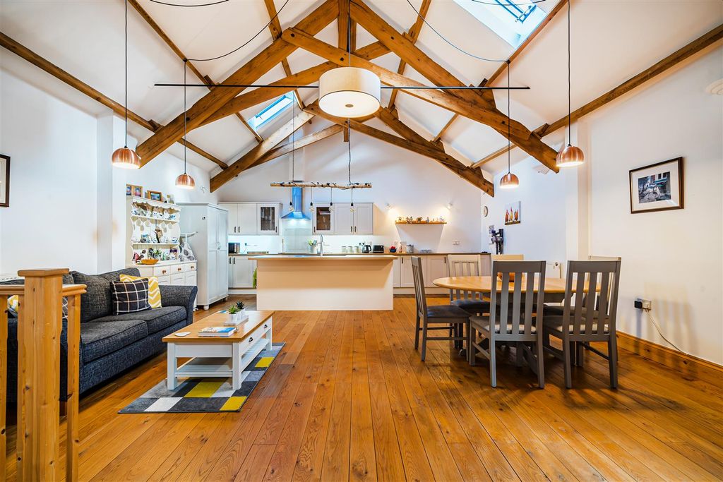 Property photo 3 of 22 West Barn Openplan.Jpg