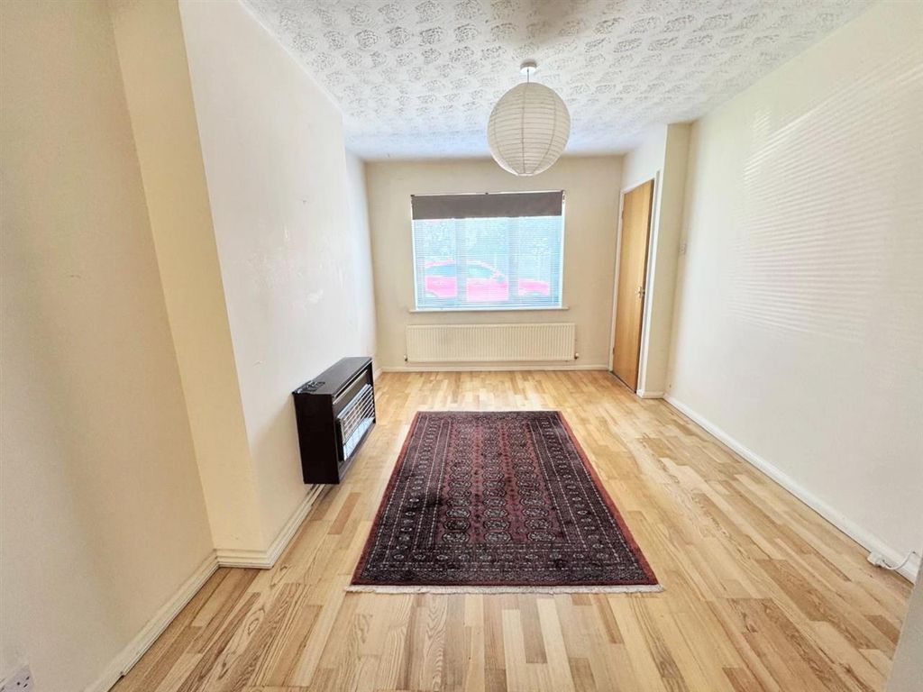 Property photo 2 of 11 Lounge