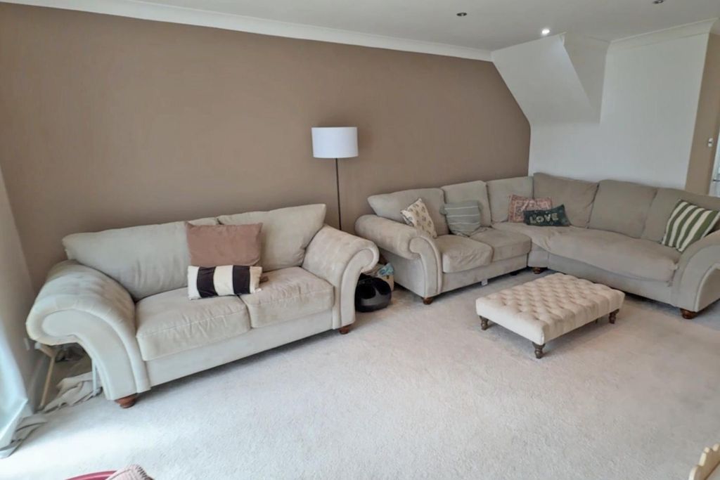 Property photo 3 of 14 Lounge Pic 3 Ps.Jpg