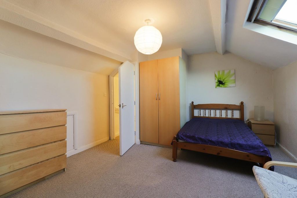 Property photo 2 of 18 Bedroom 2
