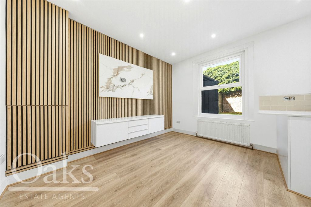 Property photo 3 of 12 Picture No. 14