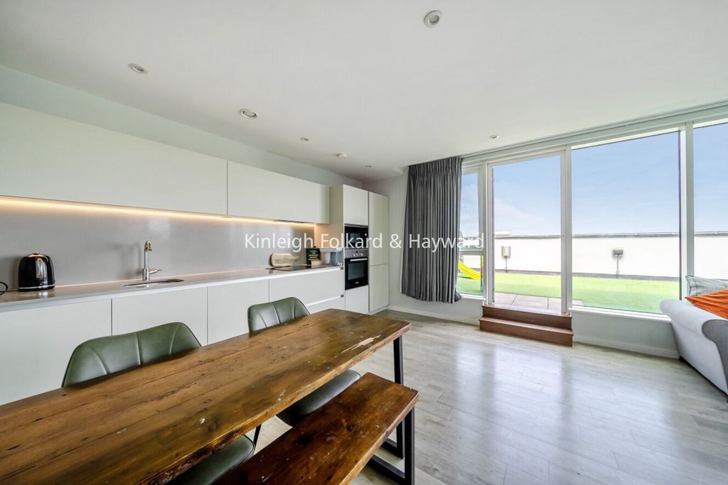 Property photo 3 of 21 Picture No. 02