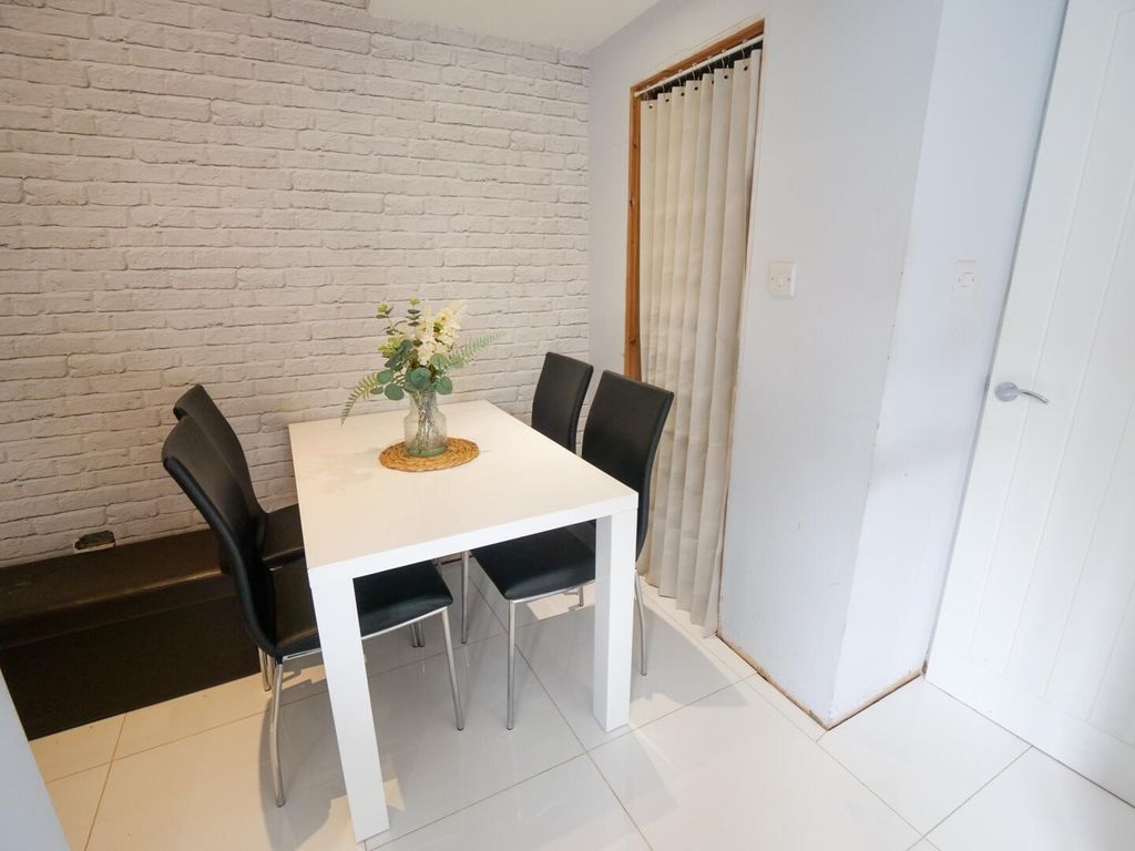 Property photo 3 of 10 Dining Area