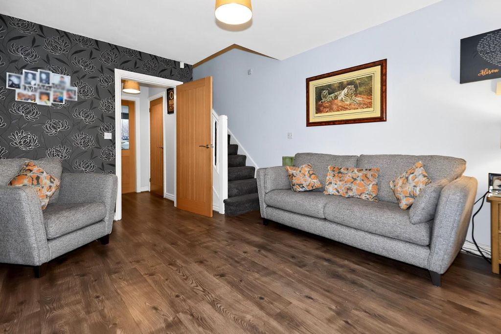 Property photo 3 of 17 Picks-0015.Jpg