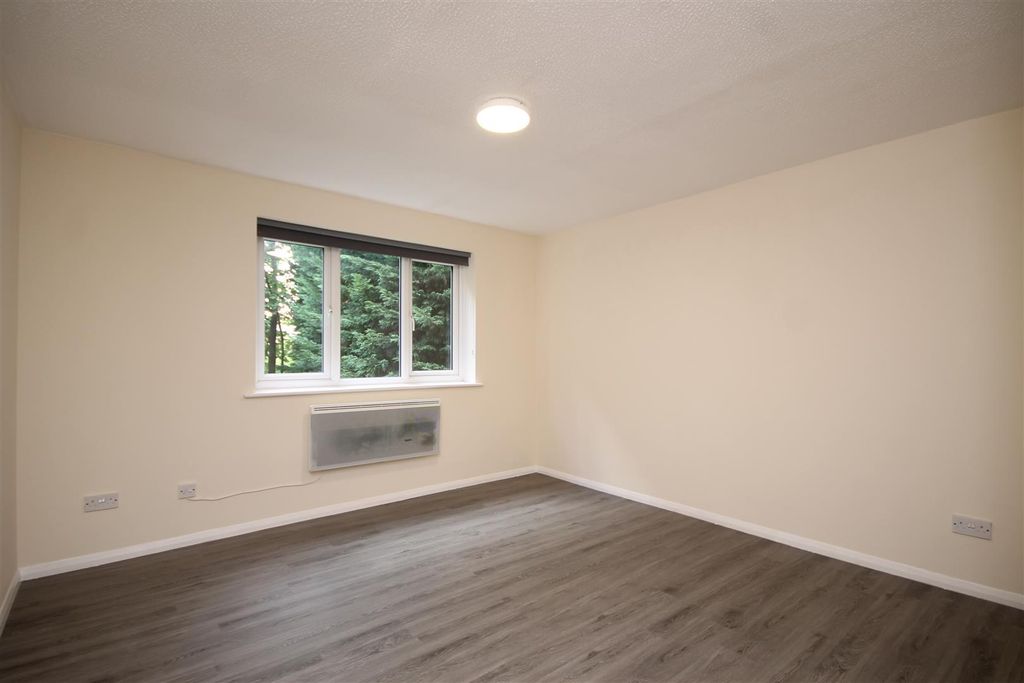 Property photo 3 of 6 Bedroom 1.Jpg