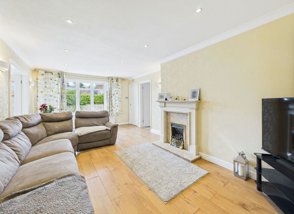 Property photo 2 of 21 Lounge