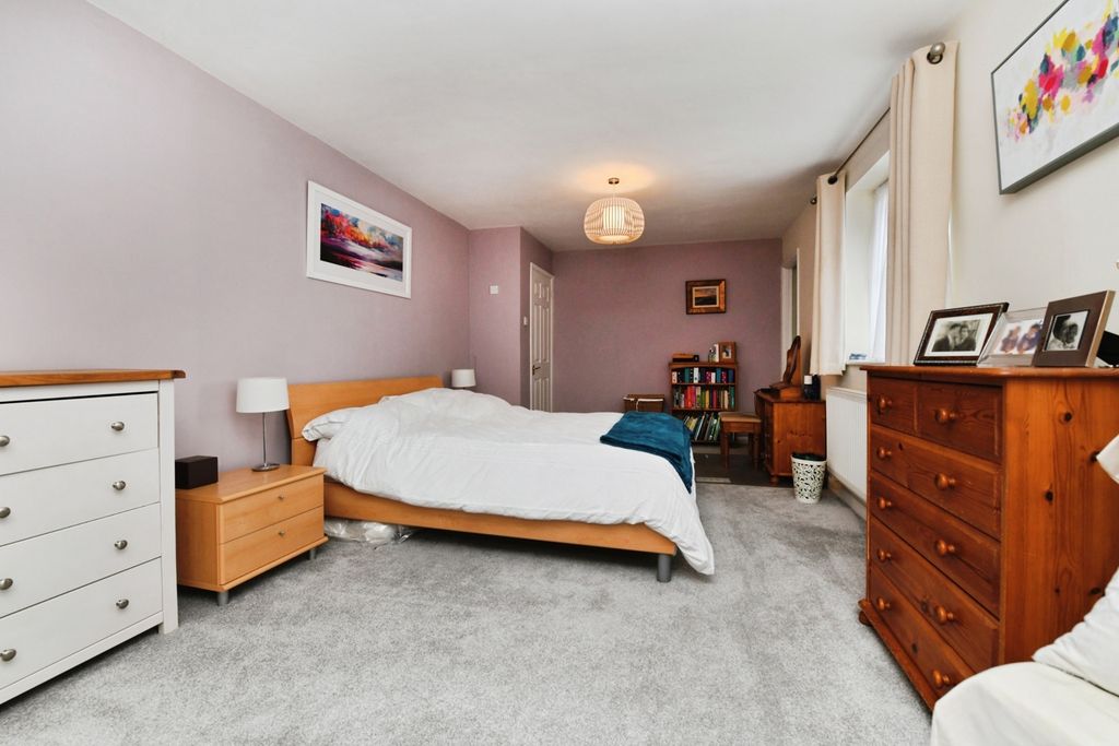 Property photo 3 of 17 Photo