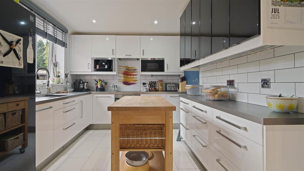 Property photo 3 of 29 38Romanrd-19.Jpg